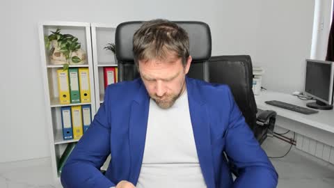 johnnydough82 online show from December 13, 8:41 am