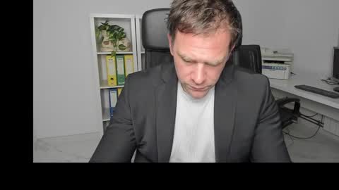 johnnydough82 online show from December 20, 5:04 am