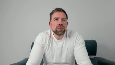 johnnydough82 online show from March 2, 4:50 am