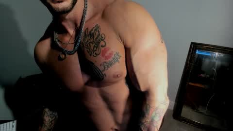 Snapshot of johnnyfun_xxx chatting on October 26, 5:46 am Johnnystrongarms                 online show from October 26, 5:46 am