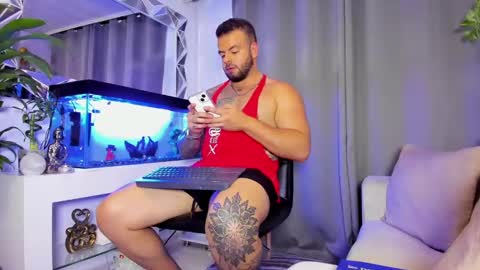 Snapshot of johnnygrayson_ chatting on December 29, 10:47 pm JOHNNY online show from December 29, 10:47 pm