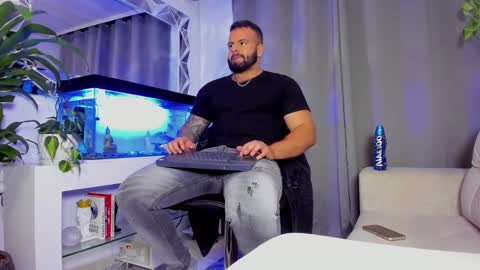 Snapshot of johnnygrayson_ chatting on January 22, 11:53 pm JOHNNY online show from January 22, 11:53 pm