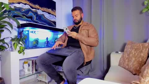 Snapshot of johnnygrayson_ chatting on January 29, 11:14 pm JOHNNY online show from January 29, 11:14 pm