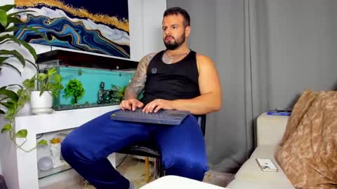 Snapshot of johnnygrayson_ chatting on February 19, 11:46 pm JOHNNY online show from February 19, 11:46 pm