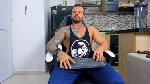 Snapshot of johnnygrayson_ chatting on December 1, 12:15 am JOHNNY online show from December 1, 12:15 am