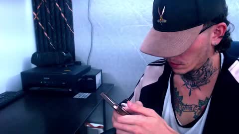 johnsonisaac94  online show from February 9, 8:33 am