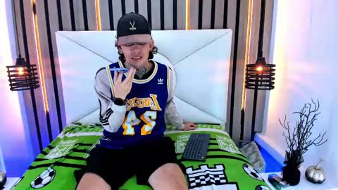 johnsonisaac94  online show from March 5, 2:14 am