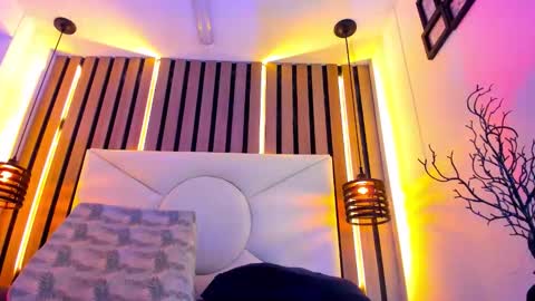 johnsonisaac94  online show from October 16, 2:01 am