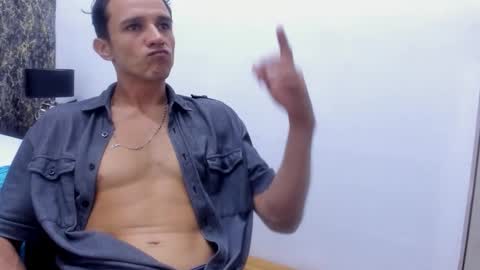 Snapshot of johnwickk_1 chatting on February 23, 5:54 pm JohnWickk 1 online show from February 23, 5:54 pm