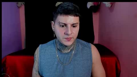 Snapshot of johny_multicum chatting on November 8, 4:34 am Johny online show from November 8, 4:34 am