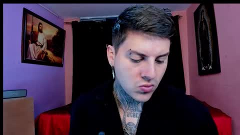 Snapshot of johny_multicum chatting on December 1, 5:12 am Johny online show from December 1, 5:12 am