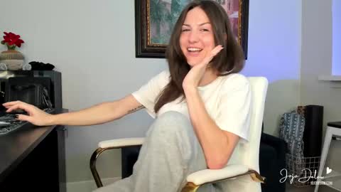 Snapshot of jojodelow chatting on February 25, 8:41 pm online show from February 25, 8:41 pm
