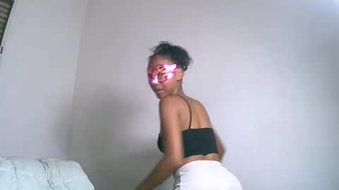 Snapshot of jojoolie chatting on December 17, 11:27 am jojoolie online show from December 17, 11:27 am