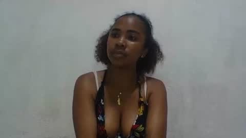 joliedonnue online show from December 2, 12:21 pm