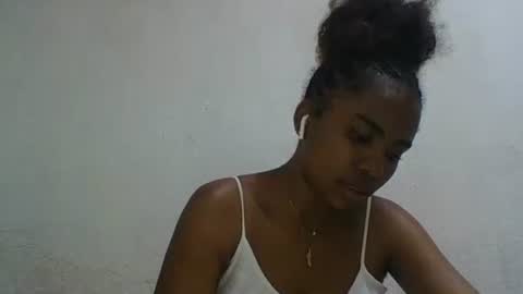 joliedonnue online show from December 14, 3:17 pm