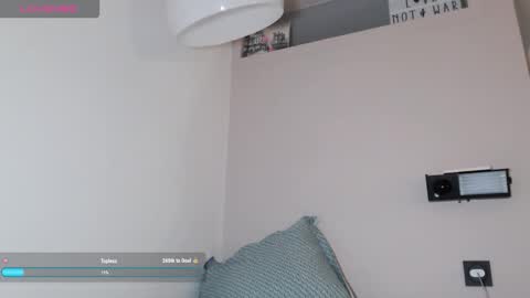 Snapshot of jolieroseeparis chatting on November 14, 6:17 pm Rose online show from November 14, 6:17 pm