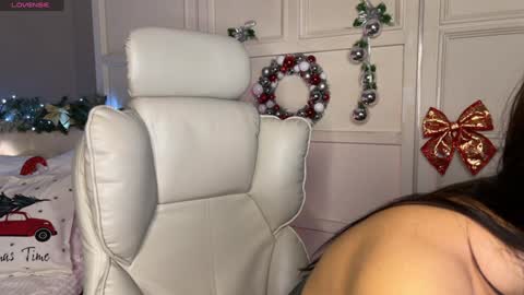 Snapshot of jolly_kris chatting on December 7, 1:14 am Kristina online show from December 7, 1:14 am