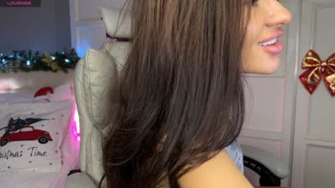 Snapshot of jolly_kris chatting on December 11, 4:18 am Kristina online show from December 11, 4:18 am