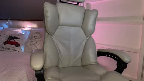 Snapshot of jolly_kris chatting on January 21, 1:29 am Kristina online show from January 21, 1:29 am