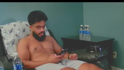Snapshot of jonathanliyaz1 chatting on September 27, 8:25 pm royjon online show from September 27, 8:25 pm