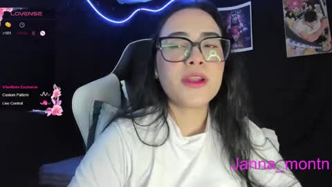 Snapshot of jonathanrwick chatting on October 28, 5:55 am Janna online show from October 28, 5:55 am