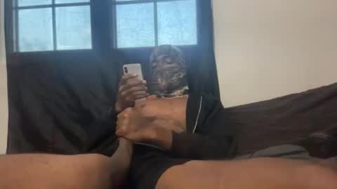 Snapshot of jondonjulio25 chatting on March 7, 10:23 am jondonjulio25 online show from March 7, 10:23 am