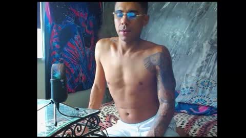 jonesjoness15 online show from October 21, 7:03 pm