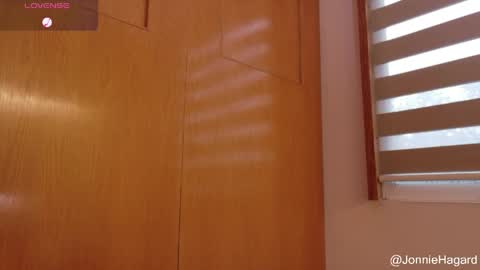 Jonnie Hagard online show from April 7, 11:37 pm