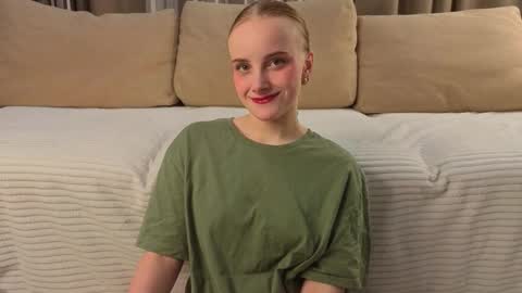 Snapshot of jonnienita chatting on March 1, 11:12 am Alice online show from March 1, 11:12 am