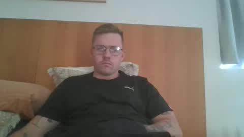 jonoy1995 online show from February 26, 4:03 am