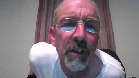 Snapshot of jony_five chatting on December 29, 7:00 pm Jon online show from December 29, 7:00 pm