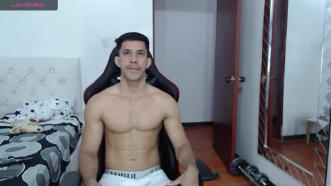 Snapshot of jose_rumbero91 chatting on February 10, 11:57 am jose_rumbero91 online show from February 10, 11:57 am