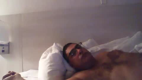 Snapshot of josehosebb chatting on December 23, 2:24 am josehosebb online show from December 23, 2:24 am