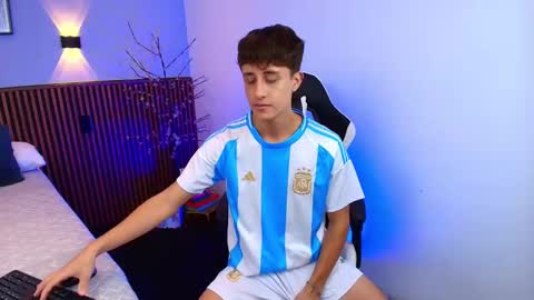 Snapshot of joseloevans chatting on January 1, 11:18 pm Joselo online show from January 1, 11:18 pm