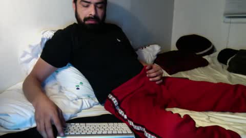 Snapshot of josephs1990 chatting on December 23, 4:01 am josephs1990 online show from December 23, 4:01 am