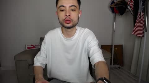 Snapshot of josezaens_ chatting on October 7, 9:34 pm josezaens_ online show from October 7, 9:34 pm