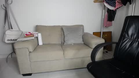 Snapshot of josezaens_ chatting on October 13, 9:53 am josezaens_ online show from October 13, 9:53 am