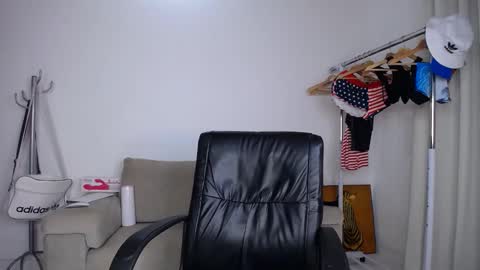Snapshot of josezaens_ chatting on October 19, 9:10 am josezaens_ online show from October 19, 9:10 am