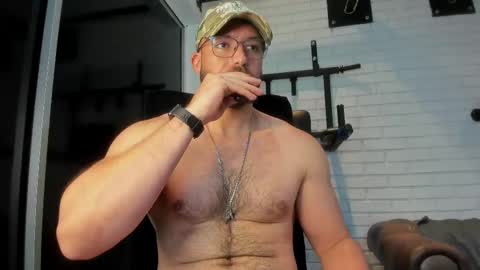 Snapshot of joshualyon chatting on March 6, 1:27 am Joshua The Lion online show from March 6, 1:27 am