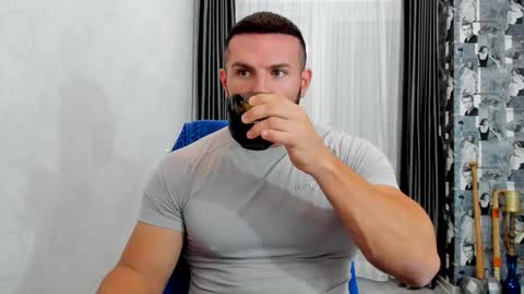 Snapshot of joshuamuscle69 chatting on November 27, 11:01 am joshuamuscle69 online show from November 27, 11:01 am