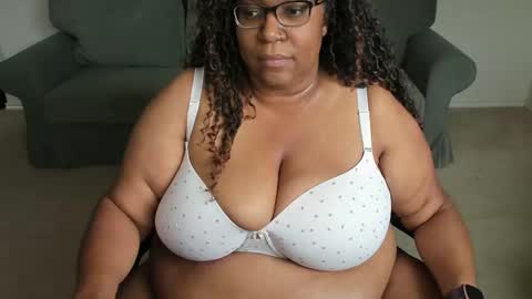 Josie Kiss online show from April 30, 6:47 pm