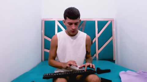 Snapshot of josue_linares chatting on September 18, 7:38 pm josue_linares online show from September 18, 7:38 pm