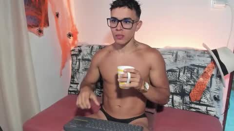 Snapshot of joulianogreco1 chatting on October 24, 9:22 pm Im Jouliano online show from October 24, 9:22 pm