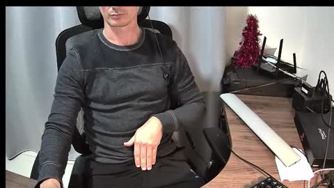 Snapshot of joven322 chatting on December 16, 5:45 am Matias online show from December 16, 5:45 am