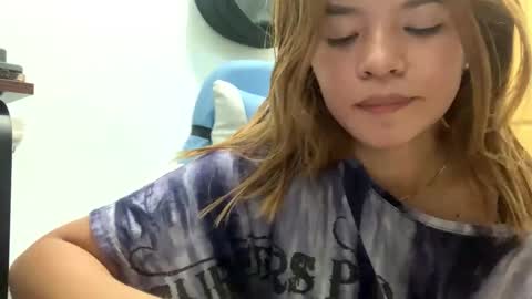 Ellie online show from March 4, 2:50 am