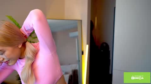 Snapshot of joybunny chatting on March 8, 8:22 am joybunny online show from March 8, 8:22 am