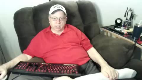 Snapshot of jpmel99 chatting on December 21, 12:18 am jpmel99 online show from December 21, 12:18 am