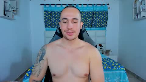 Snapshot of juan__jimenez chatting on February 13, 10:22 pm Juan online show from February 13, 10:22 pm