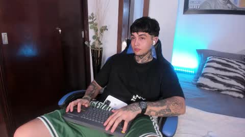 juan_alvarez18 online show from September 12, 3:06 am