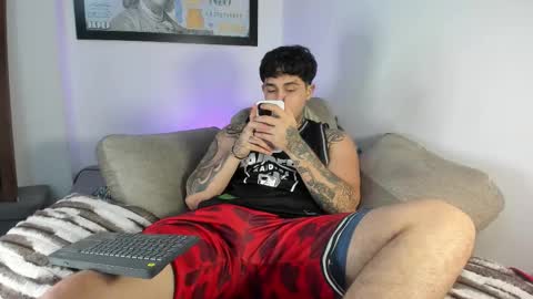 juan_alvarez18 online show from September 19, 3:41 am